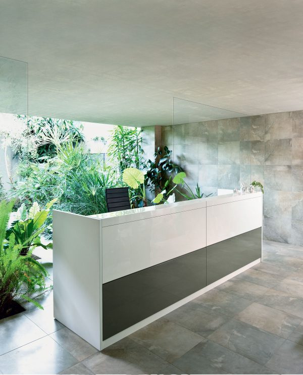 VOGUE - bancone reception - immagine 7