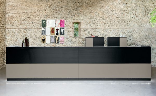 VOGUE - bancone reception - immagine 8